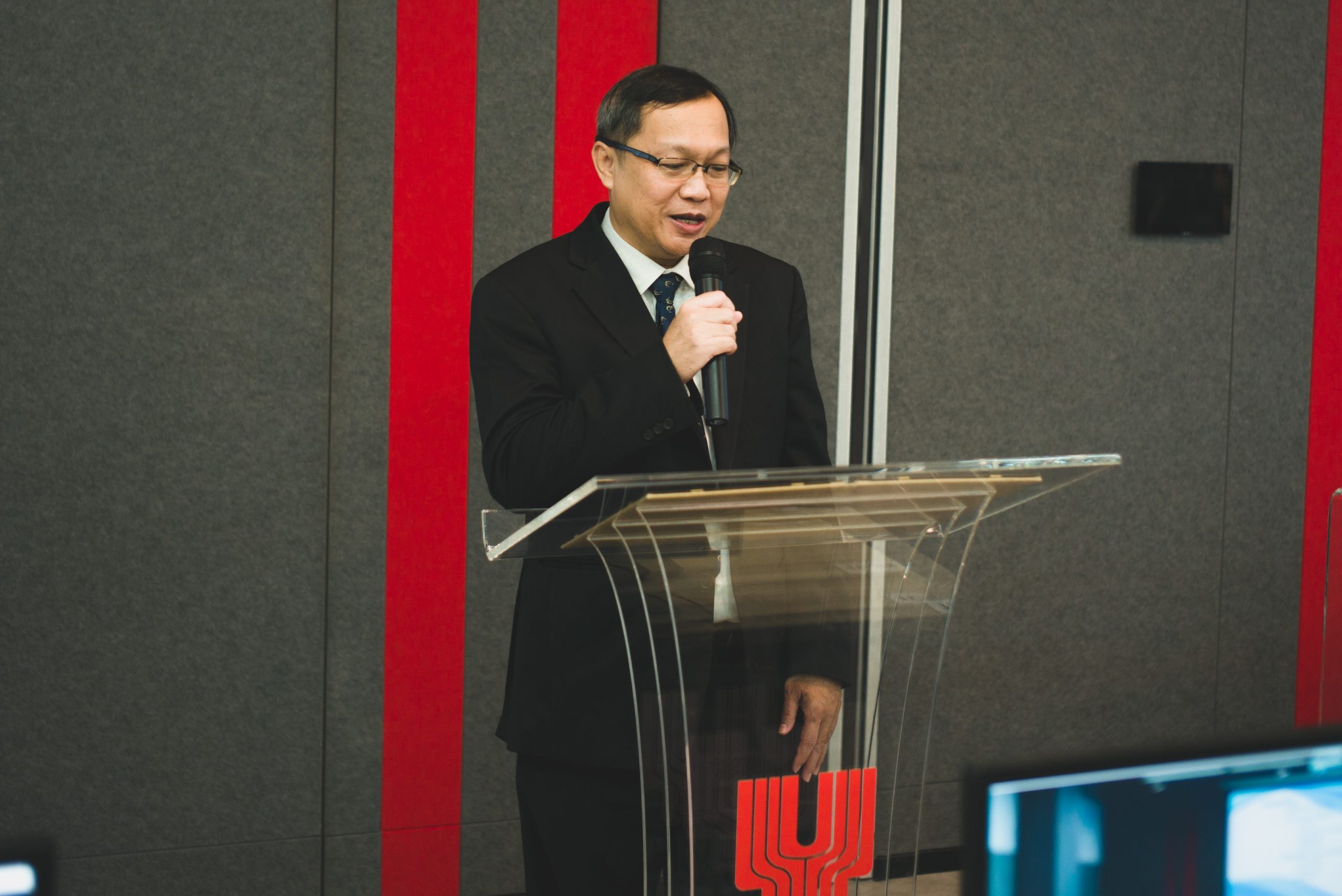 โครงการจัดทำระบบบริหารการเงินการคลังภาครัฐแบบอิเล็กทรอนิกส์ใหม่ (New GFMIS Thai)  มีการฝึกอบรมหลักสูตรการใช้งานระบบ New GFMIS  Thai สำหรับหน่วยเบิกจ่ายของส่วนราชการ ให้กับหน่วยงานกลุ่มที่ 1 รุ่น 1